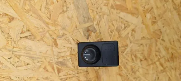 Nissan Almera Tino Wing mirror switch