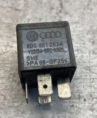 Audi A4 S4 B5 8D Other relay 8d0951253a