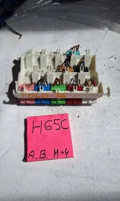 Volkswagen Polo III 6N 6N2 6NF Relay mounting block 