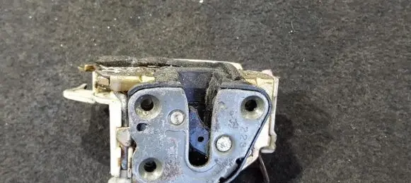 Nissan Sunny Front door lock