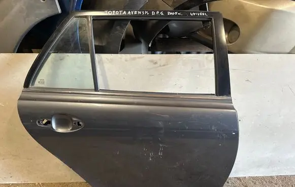 Toyota Avensis T250 Rear door 