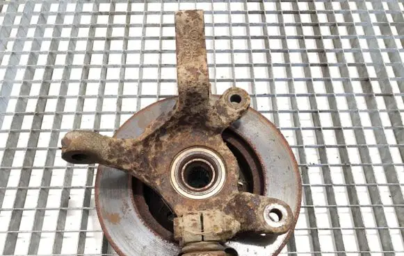 Mercedes-Benz Vito Viano W638 Front wheel hub spindle knuckle 
