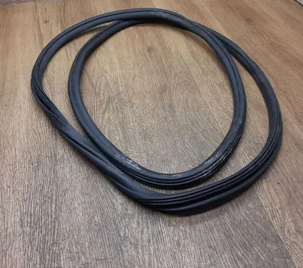 Porsche Macan (95B) Front door rubber seal 95B831721B