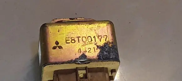 Mitsubishi Galant Other relay E8T00177