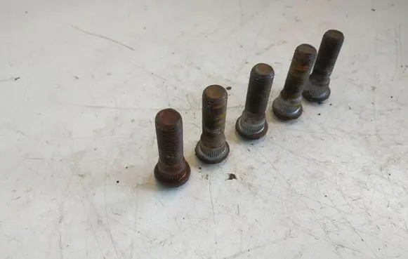 Toyota Avensis T250 Nuts/bolts 