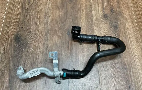 Land Rover Discovery 5 Engine coolant pipe/hose FPLA8C202CB HPLA8C480AB