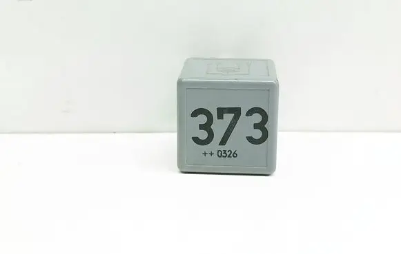 Volkswagen PASSAT B5.5 Other relay 8D0951253A