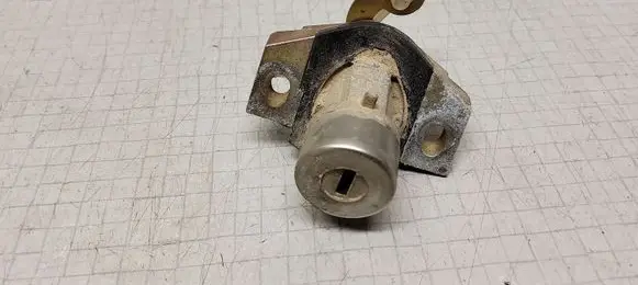 Subaru Legacy Tailgate exterior lock 