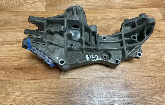 Volkswagen PASSAT B5 Engine mounting bracket 058145523