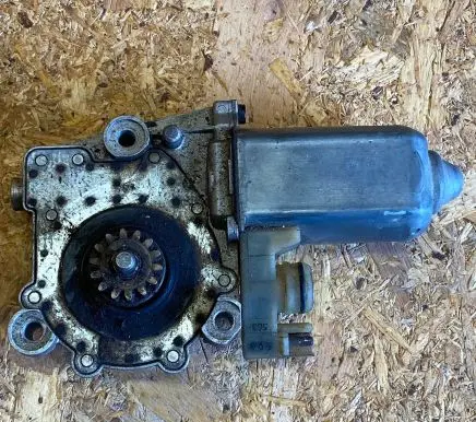 Mercedes-Benz S W140 Front door window regulator motor 0130821504 186691000
