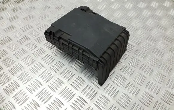 Volkswagen PASSAT B7 Fuse box set 3C0937125A 1K0937132G