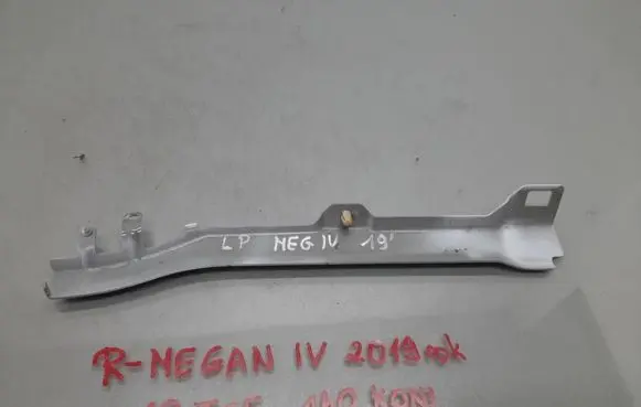 Renault Megane IV Fender mounting bracket 631220874R