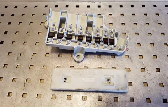 BMW 5 E39 Fuse module 8367252