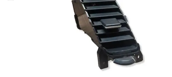 Nissan Primera Dash center air vent grill A1007035