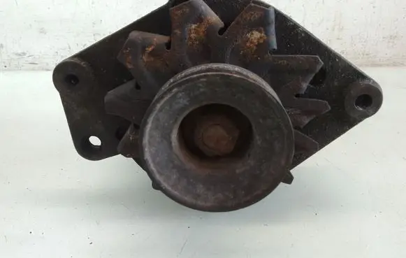 Volkswagen Golf II Generator/alternator 068903023K