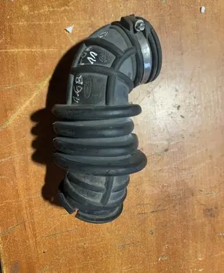 Ford Focus Air intake hose/pipe AV619C623GA 70527004