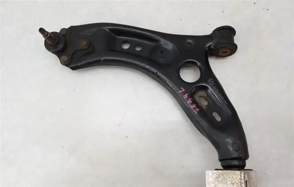 Volkswagen PASSAT B6 Front control arm