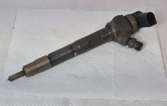 Volkswagen PASSAT B7 Fuel injector 03L130277Q