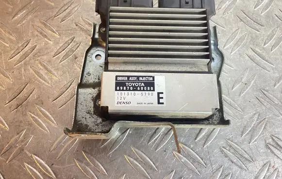 Toyota Land Cruiser (J200) Central body control module 8987060080 1013105790