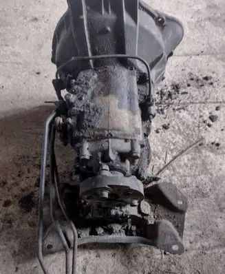Mercedes-Benz 200 300 W123 Manual 4 speed gearbox 1152611001