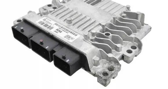 Ford Focus Engine control unit/module 6M5112A650AKA J38AC 5WS40832AT