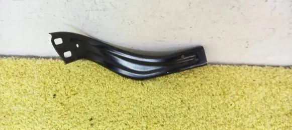 Mercedes-Benz E W212 Radiator mount bracket A2126200285