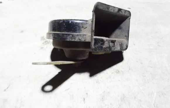 Volkswagen Golf IV Horn signal 00884 CH2013