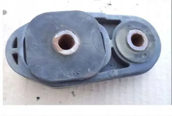 Nissan Micra Engine mount bracket