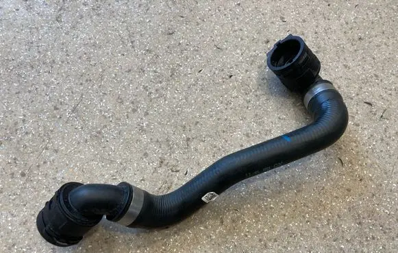 BMW i4 Engine coolant pipe/hose 8475694