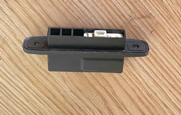 Toyota RAV 4 (XA40) Tailgate opening switch 0506D37