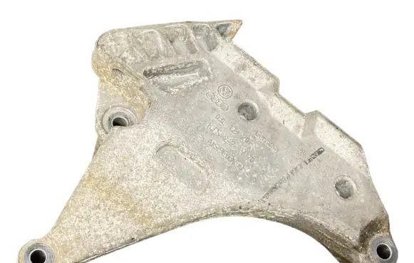 Volkswagen Tiguan Engine mounting bracket 03L199207