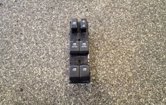 Subaru Legacy Electric window control switch