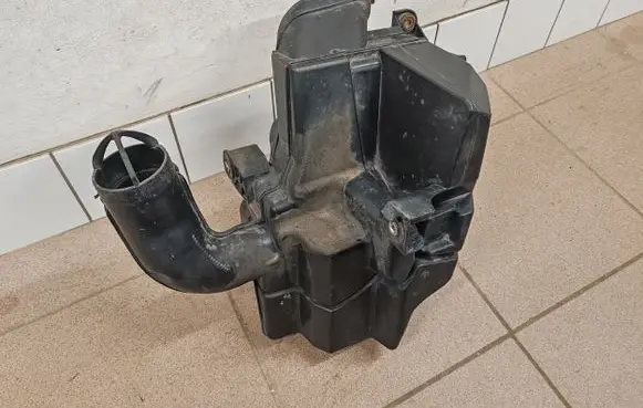 Volvo V50 Engine control unit box 6652A