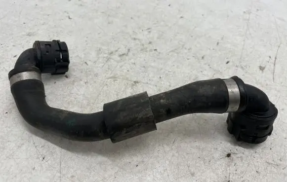 BMW 5 G30 G31 Engine coolant pipe/hose 8602626