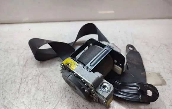 Lexus IS 220D-250-350 Rear seatbelt 0435028