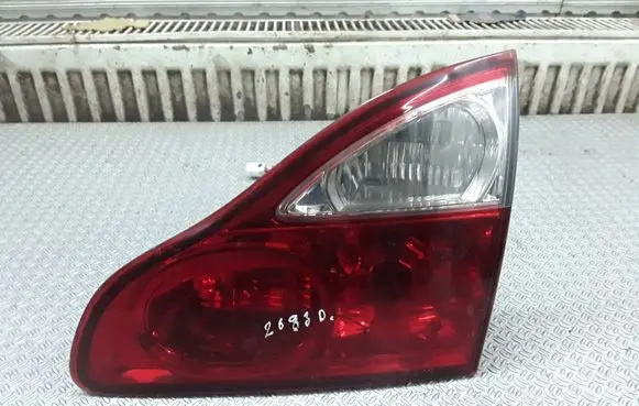Toyota Avensis Verso Tailgate rear/tail lights