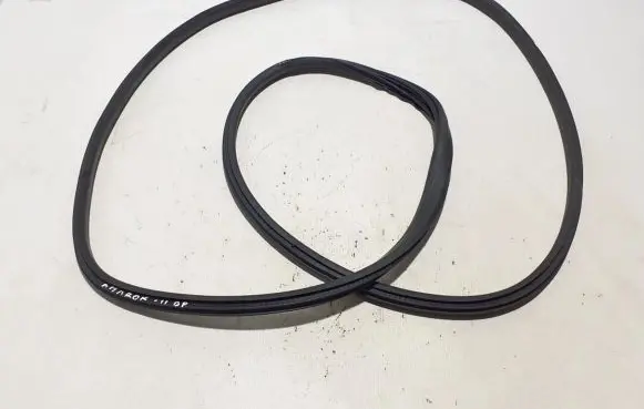Volkswagen Amarok Front door rubber seal 2H0837911C