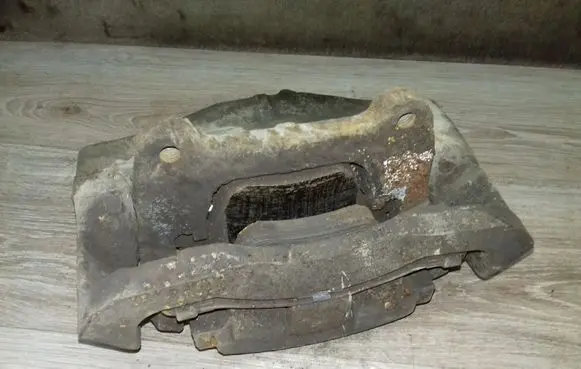 Volvo XC90 Front brake caliper 30657303959