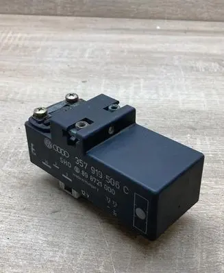 Volkswagen Golf III Coolant fan relay 357919506C