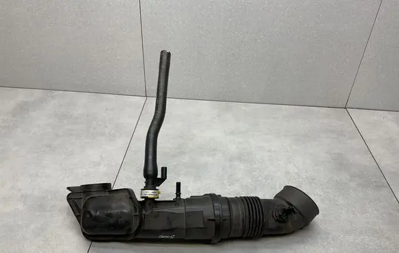Peugeot 2008 II Turbo air intake inlet pipe/hose 9833016780
