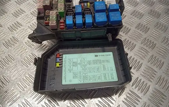 KIA Rio Fuse box cover 91940-1G030