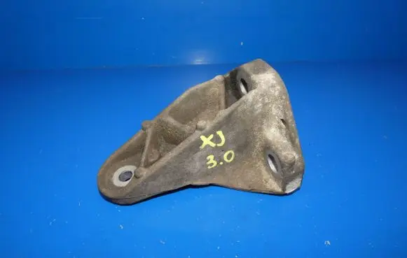 Jaguar XJ X351 Engine mounting bracket 5R836061BA