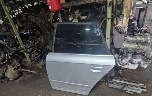 Audi A4 S4 B7 8E 8H Rear door