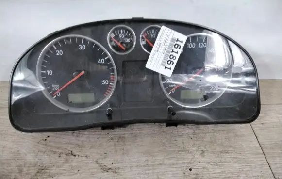 Volkswagen PASSAT B5 Speedometer (instrument cluster)