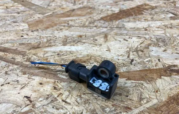 Mercedes-Benz A W176 Airbag deployment crash/impact sensor A1668210151