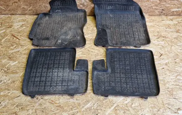 Toyota RAV 4 (XA20) Car floor mat set N201434