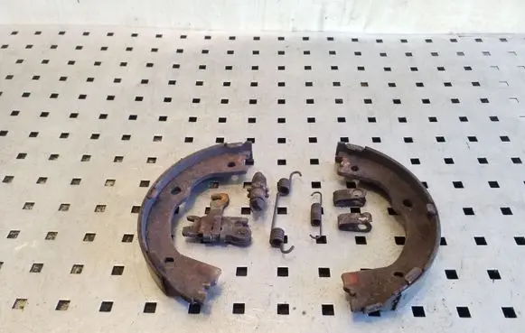 KIA Sorento Handbrake/parking brake pads