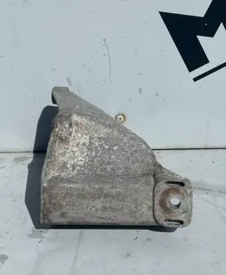 Audi A6 S6 C5 4B Engine mounting bracket 8D0199307P