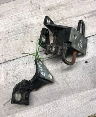 Volkswagen Golf VI Front door upper hinge 1K0831401M
