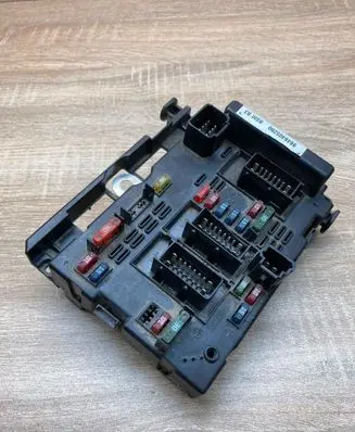 Citroen C5 Fuse module 9646405280